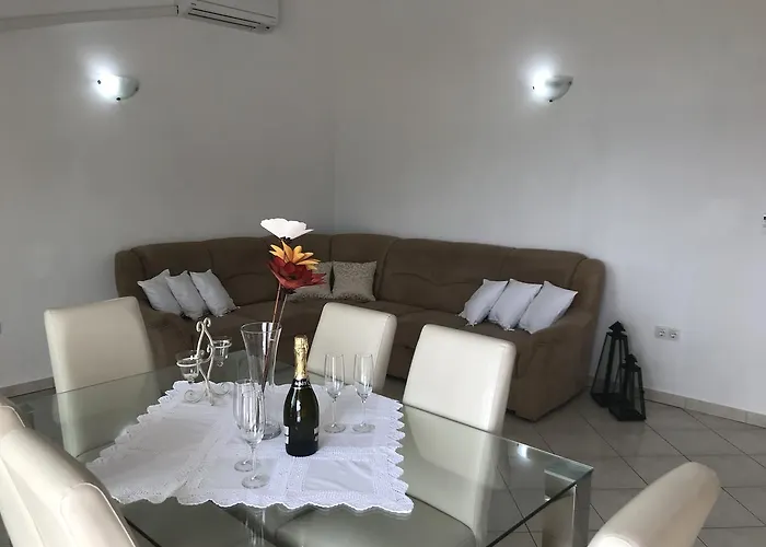 イヴァンチサ ティスノ