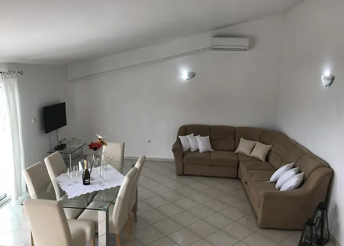 イヴァンチサ ティスノ