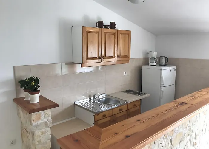 イヴァンチサ アパート *