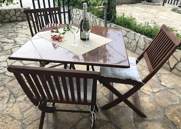 イヴァンチサ アパート *