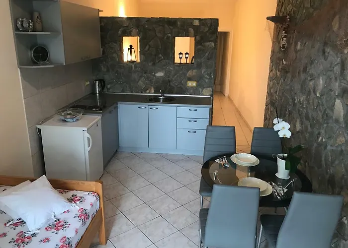 アパート イヴァンチサ *